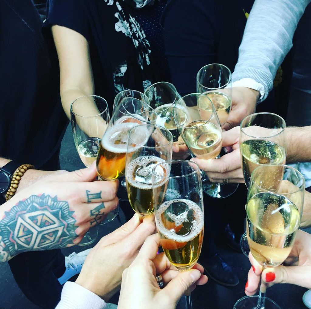 Skål i champagne