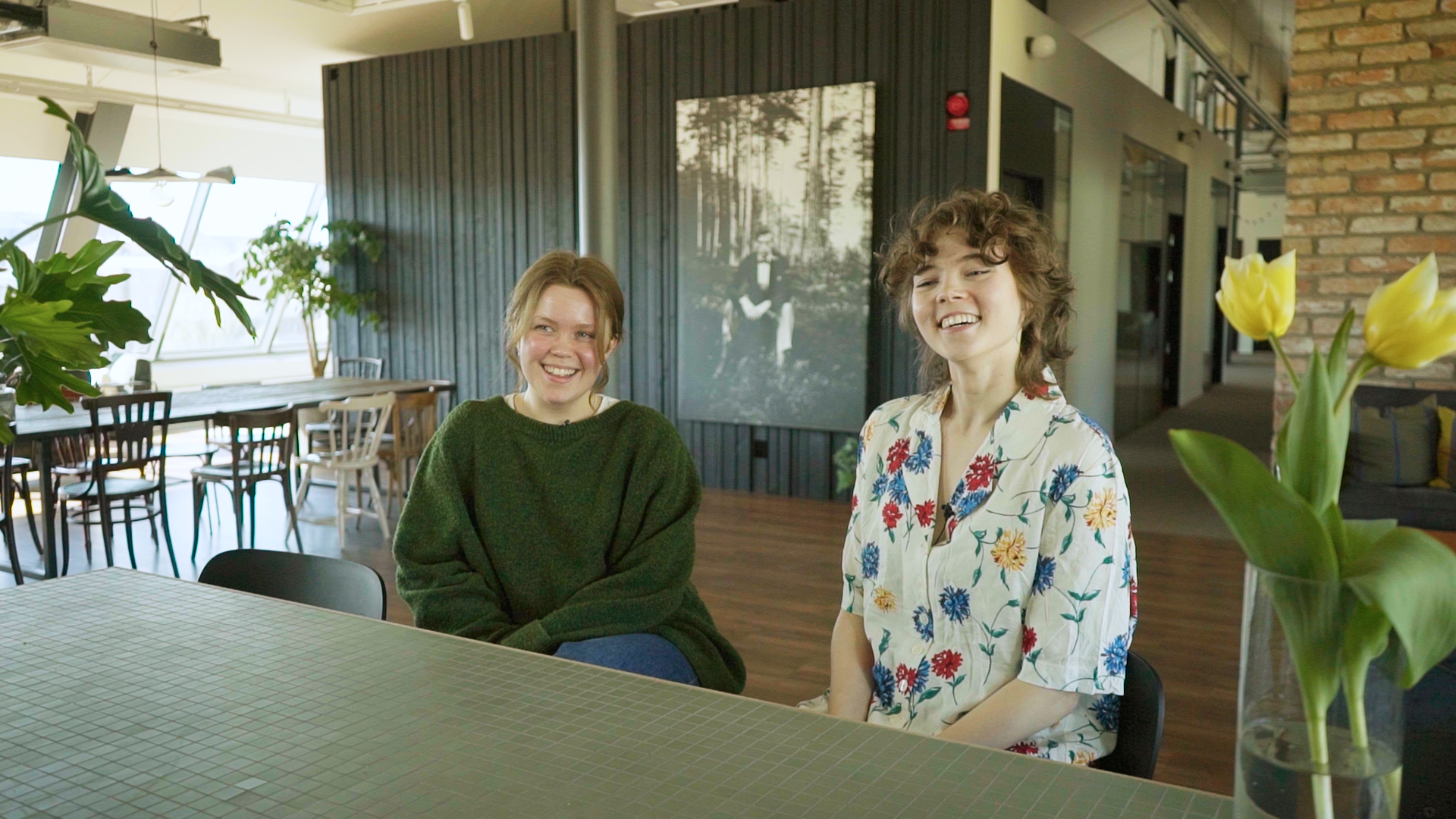 Smilla och Ellen praktikanter på Byn reklambyrå